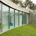 Casa en Foz do Arelho  / Alexandre Burmester Arquitectos Asociados - Fachada