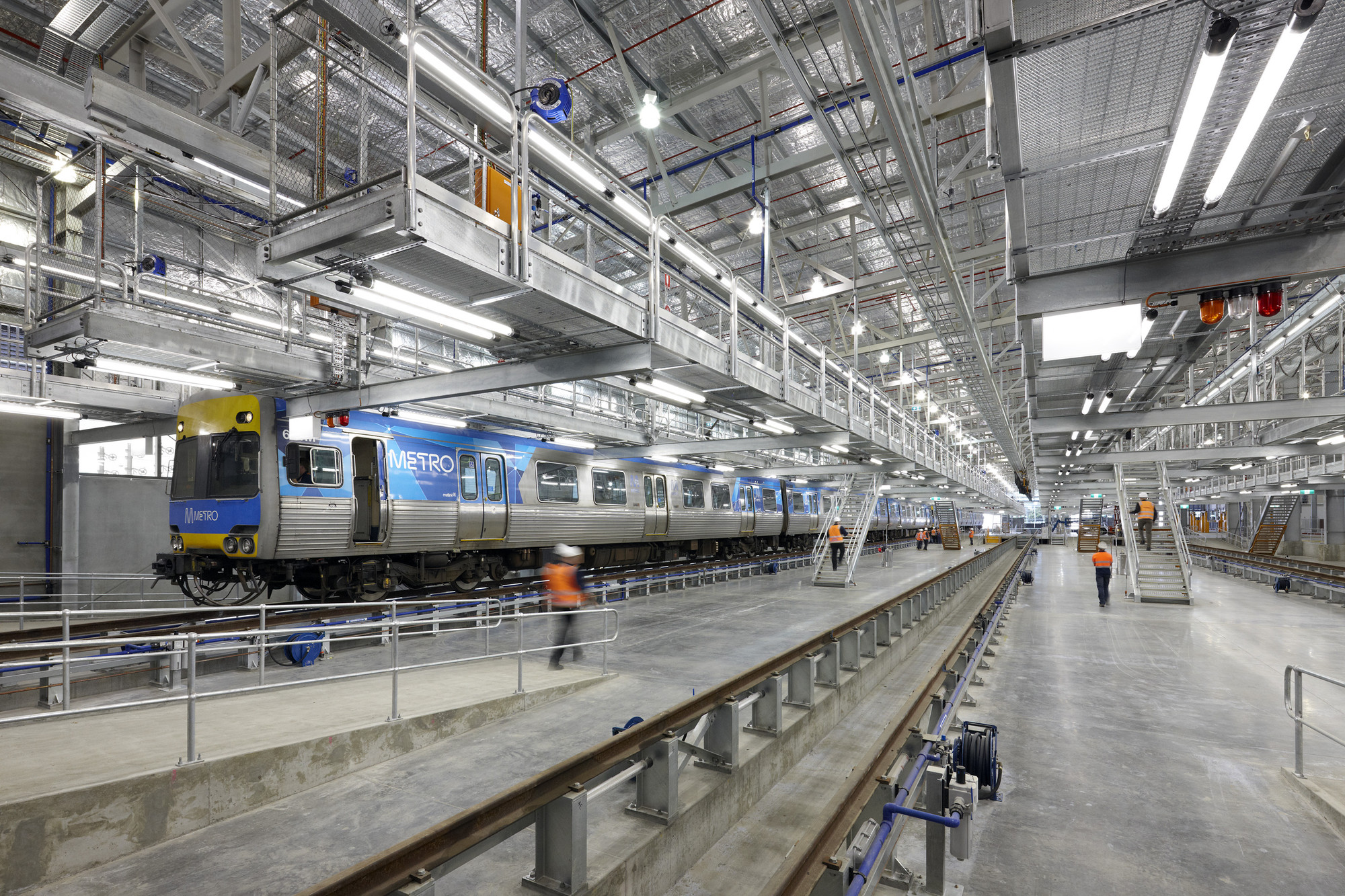 Предприятие rheinmetall. Пульт управления судном. Поезд. Train facilities. Дрезден-фридрихштадт вокзал.