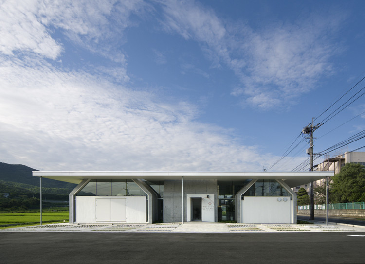 9 Gathered Huts / NKS2 Architects - Clinic