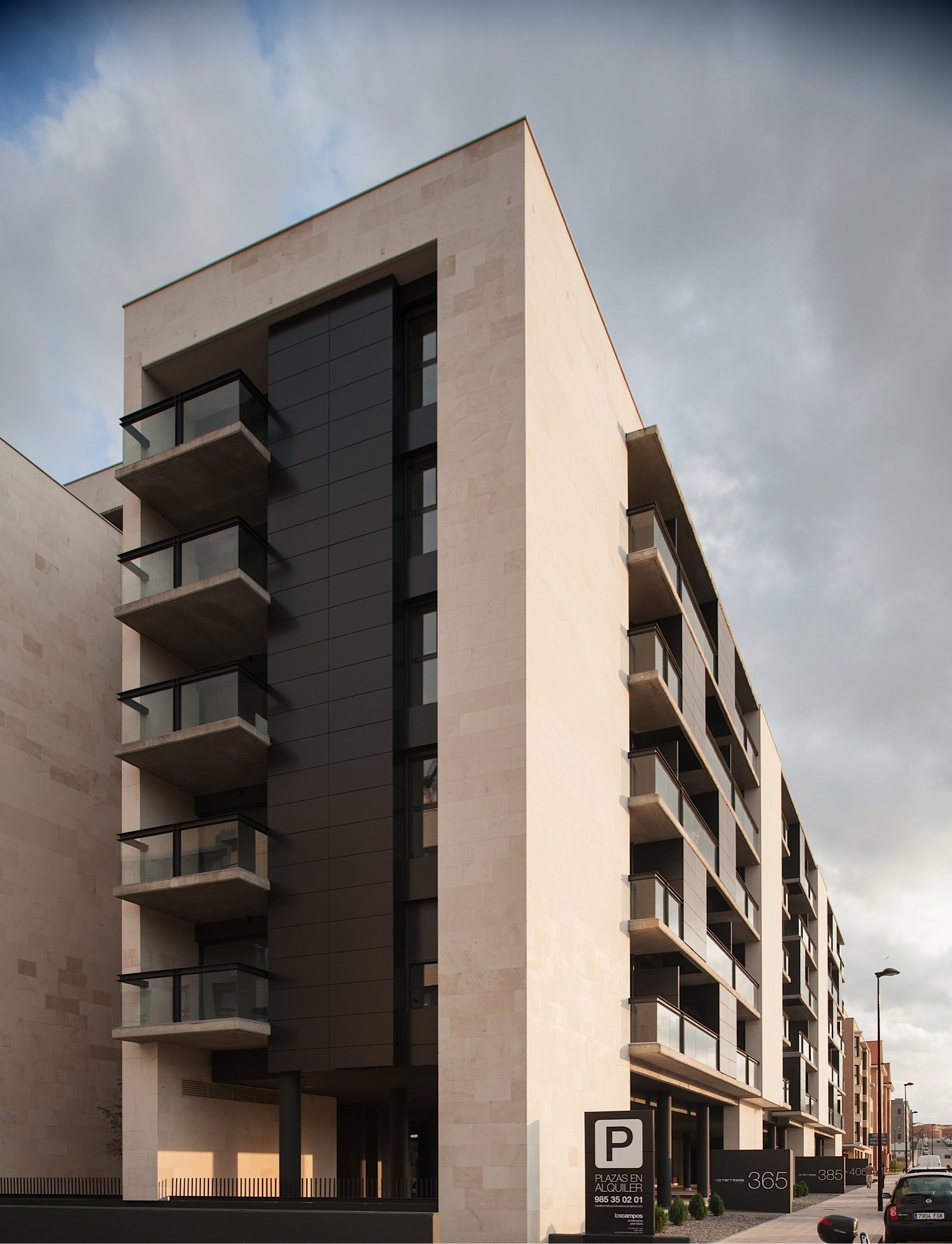 Galería de Edificio para 103 viviendas garajes y trasteros VPA