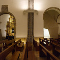 Reforma Iglesia Sta Maria La Real de Soraluze / Xabier Barrutieta y Gudiker Beaskoa Arquitectos - Bancas, Pilares, Arco, Arcada