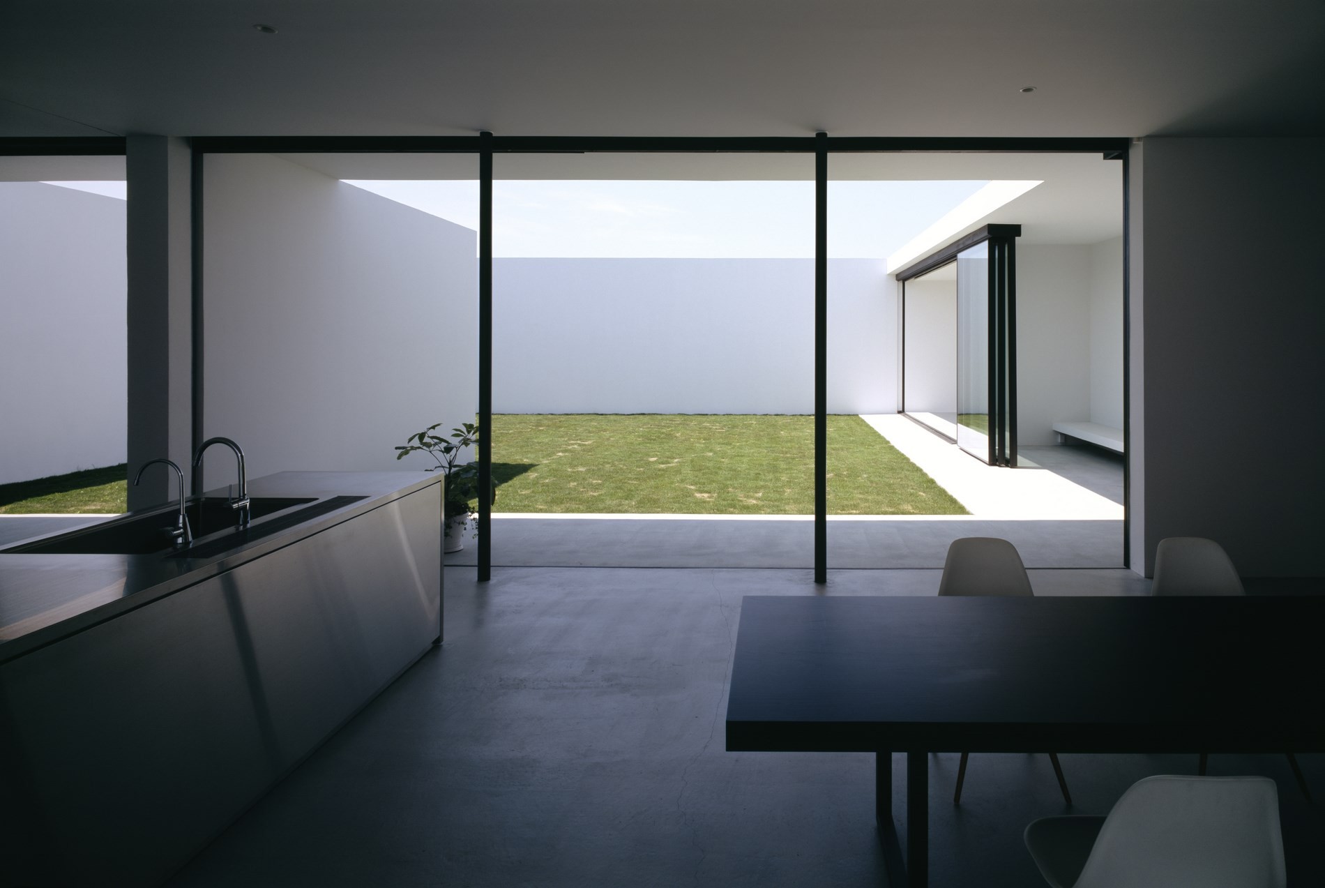 Gallery of Photographer's Weekendhouse / Shin Ohori - General Design - 14
