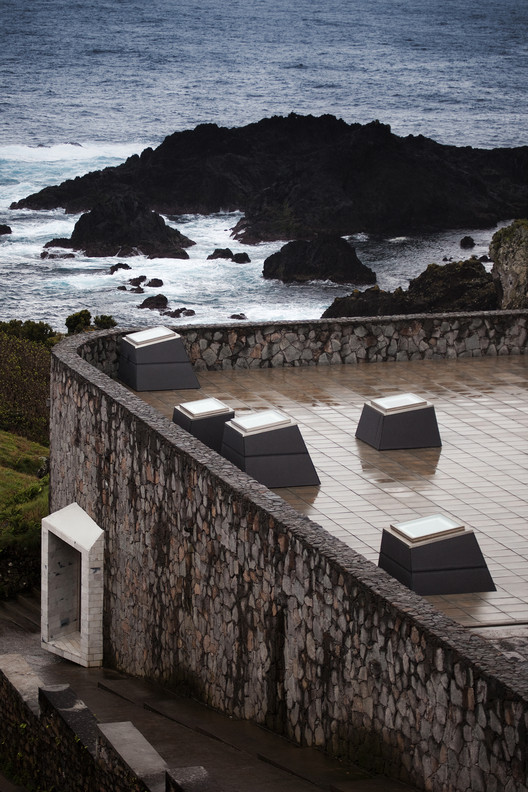 Environmental Interpretation Centre in Flores Island - Azores / Ana Laura Vasconcelos - Coast