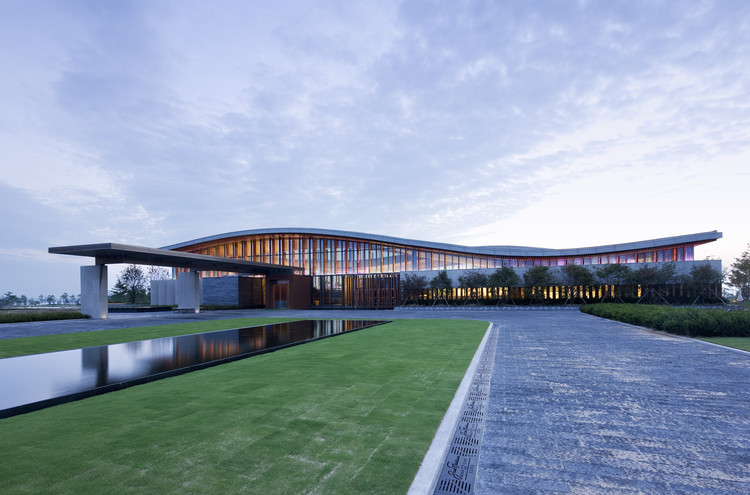 Jack Nicklaus Golf Club / Yazdani Studio of CannonDesign - Facade