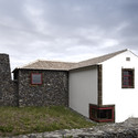 Centro de Interpretación Ambiental en la Isla de São Jorge / Ana Laura Vasconcelos - Fotografía exterior, Ventanas, Fachada