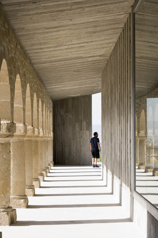 Shrine of the Virgin of La Antigua  /  Otxotorena Arquitectos - Column, Arcade