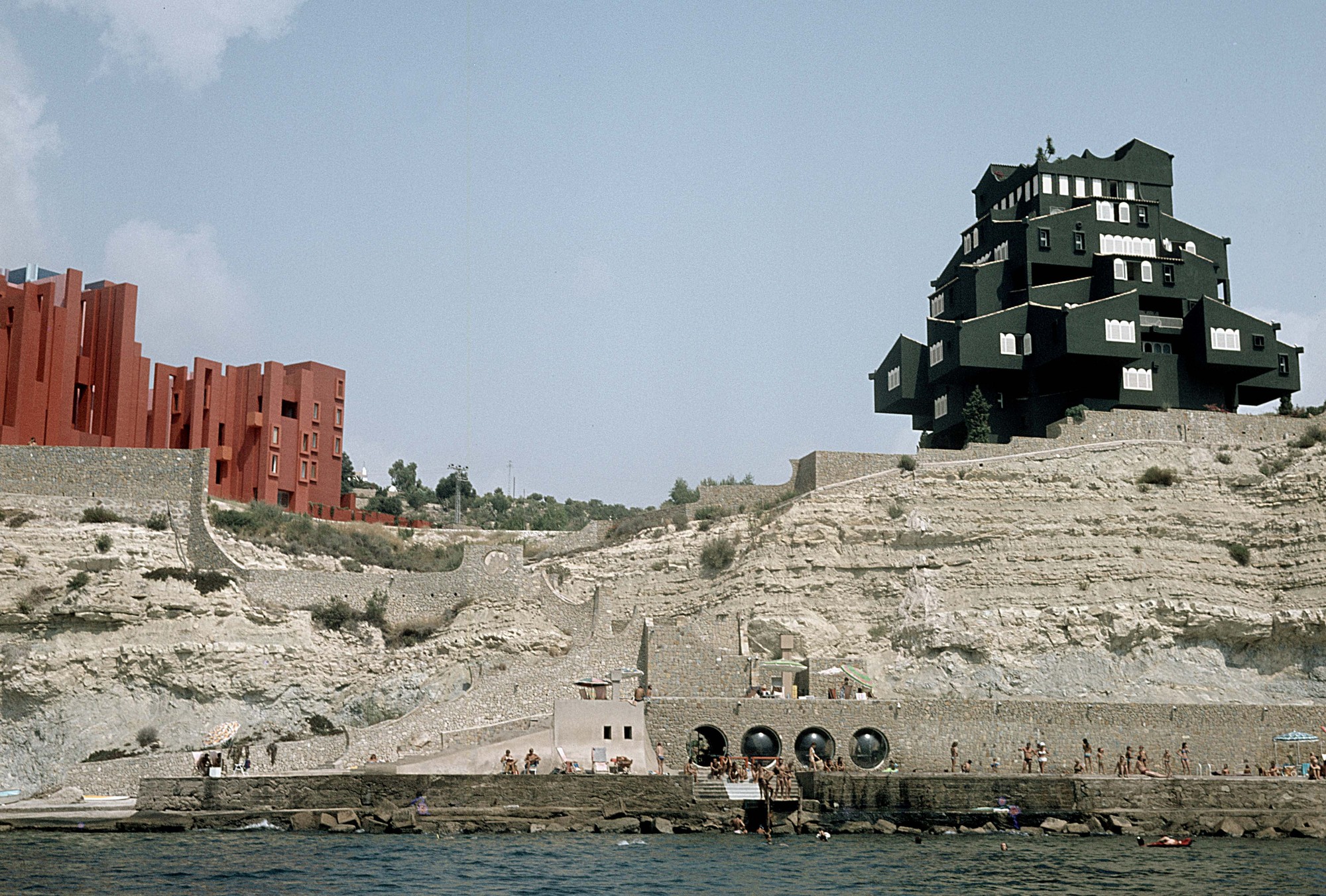 gallery-of-ad-classics-xanad-ricardo-bofill-4