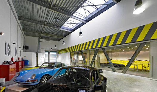 Office-Garage / Ultra Architects - Image 10 of 19