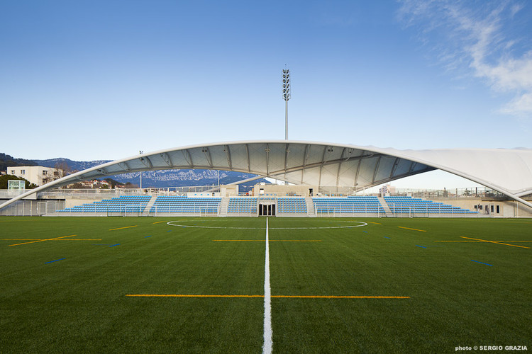 Stade Leo Lagrange / Archi5 - Más Imágenes