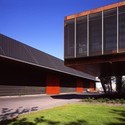 Planta Hunter Douglas / Mathias Klotz - Fábrica, Fachada