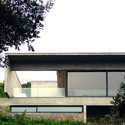 Casa en Zapallar / Pilar García A. + Carolina Portugueis W. + Martín Labbé P. - Casas, Jardín, Fachada