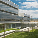 Edificio de oficinas de Tracasa / AH Arquitectos - Edificio De Oficinas