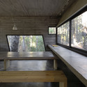 Casa de Hormigon / BAK Arquitectos - Casas, Fijación Vigas, Mesas, Bosque