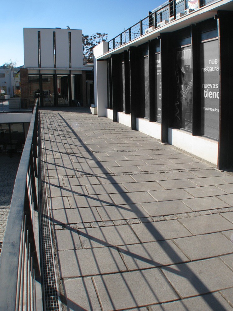 Galería de Patio Bellavista Segunda Etapa / Lira y Tuckerman