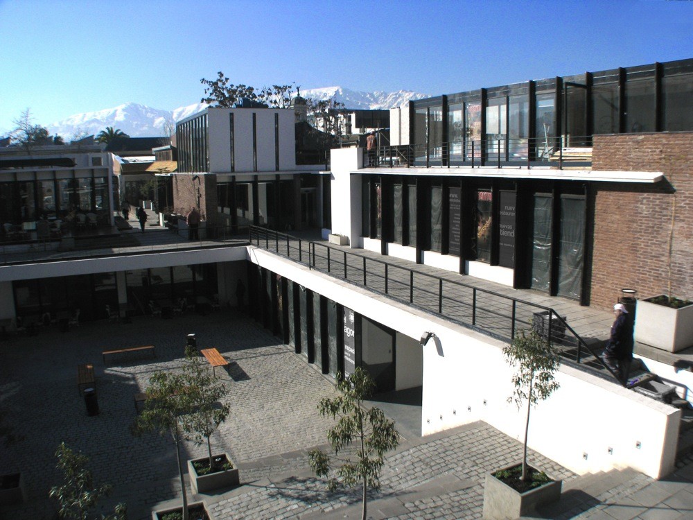 Galería de Patio Bellavista Segunda Etapa / Lira y Tuckerman