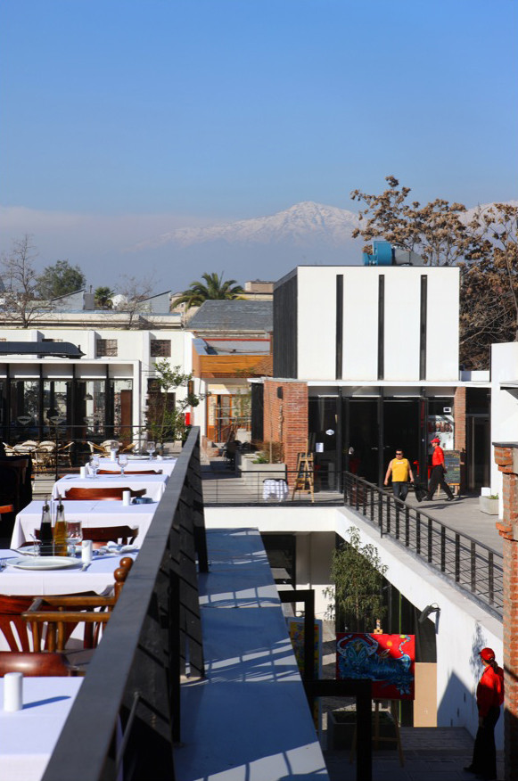 Galería de Patio Bellavista Segunda Etapa / Lira y Tuckermann