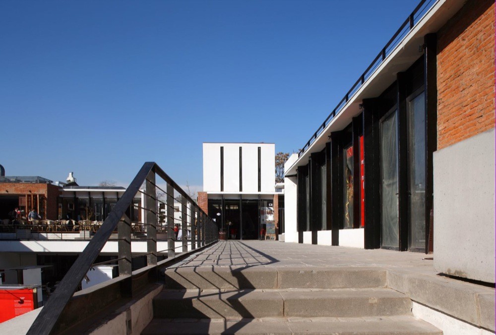 Galería de Patio Bellavista Segunda Etapa / Lira y Tuckermann Arquitectos 12