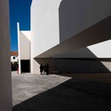 Iglesia de San Antonio y Centro Social de San Bartolomeo / JLCG Arquitectos - Iglesia, Fachada, Arco, Pilares