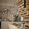 Proyecto Pallet para Brandbase / MOST Architecture - Interiores De Oficina, Cocina, Fijación Vigas, Sillas, Mesas