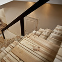 Proyecto Pallet para Brandbase / MOST Architecture - Interiores De Oficina, Escaleras, Barandas, Sillas, Mesas