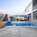 Residencia en calle Chalkidos / Armon Choros Architects - Casas, Patio interior, Fachada, Cierros, Sillas
