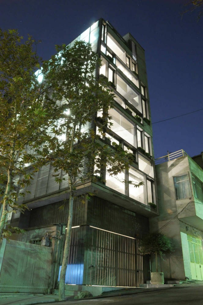 Dos Oficinas, Dos Hermanos / Arsh Design Group - Fachada, Escaleras
