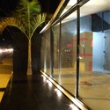 Origami / REC Arquitectura - Showroom, Fachada, Barandas