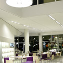 Biblioteca de la ciudad de Helmond / Bolles + Wilson - Bibliotecas, Mesas, Sillas, Iluminación