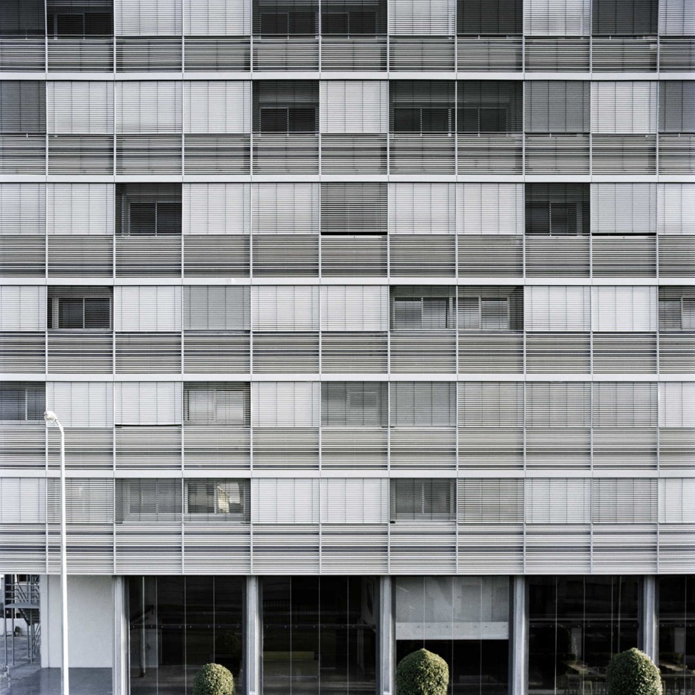 Oficinas Neopharm / Shilo Benaroya Architecture Office - Fachada, Puerta
