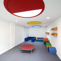 Escuela Infantil La Mercè / Pampols Arquitecte + BmésR29 Arquitectes + Montserrat Giné - Kindergarten, Mesas, Iluminación, Sillas