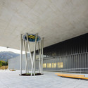 Facultad de Ciencias Empresariales de Moxndragon Unibertsitatea / Hoz Fontan Arquitectos - Fachada, Pilares