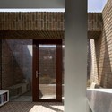 Casa Brick a Back / Architecture Republic - Renovación, Puerta, Fachada, Pilares, Arco, Fijación Vigas