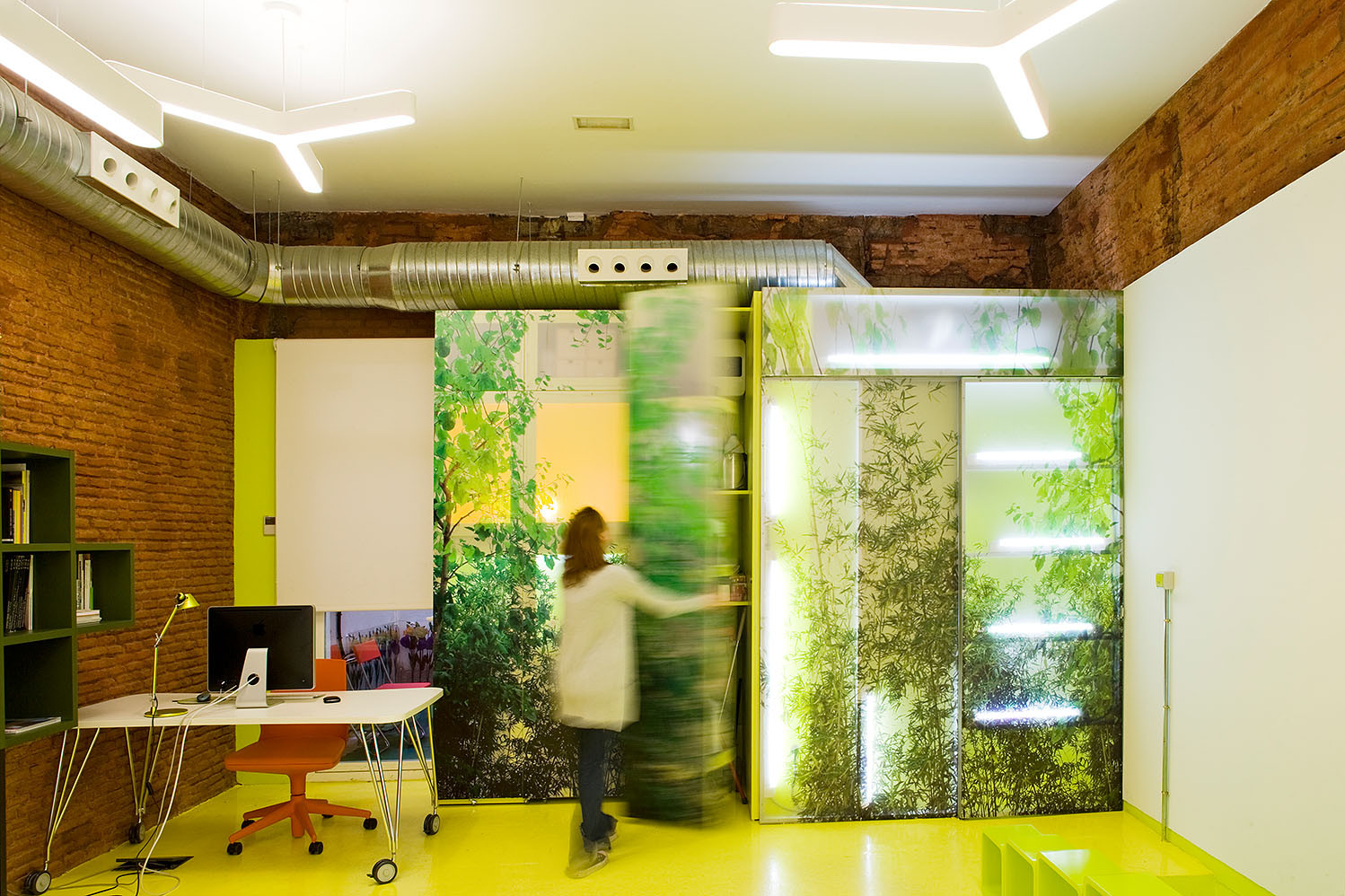 Estudio en Malasaña / Brijuni Arquitectos - Fachada, Mesas, Iluminación, Sillas