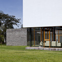 Casa 2V / Diez + Muller Arquitectos - Casas, Fachada, Puerta