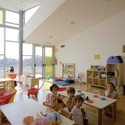 Guardería y Centro para niños Barbapapà / ccd studio - Arquitectura Educacional, Mesas, Sillas