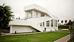 Club para La Asociación Militar / Genaro Alva y Enrique Llatas