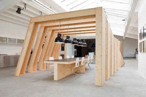 Estudio creativo Onesize / Origins Architecture + KnE+ - Fijación Vigas, Fachada, Mesas