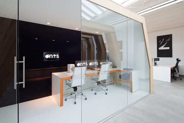 Estudio creativo Onesize / Origins Architecture + KnE+ - Cocina, Fachada, Sillas, Mesas