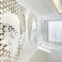Open Lounge en Raiffeisenbank / NAU Architecture  + DGJ Architekten - Banco, Fachada