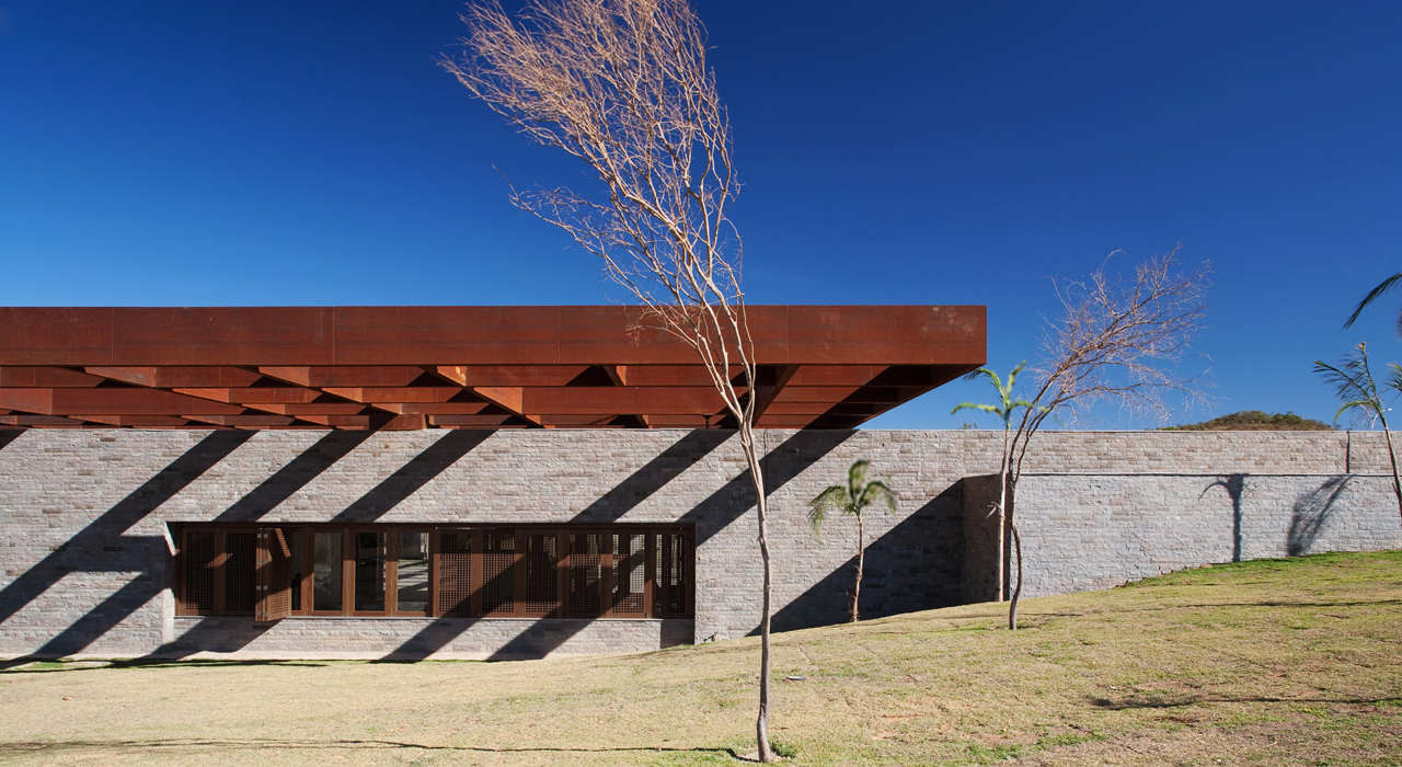 Centro de Bienvenida / Rocco Design Architects + Vidal y Asociados Arquitectos - Ladrillo, Fachada
