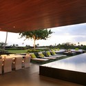 Casa Kona / Belzberg Architects - Casas, Patio, Fachada, Fijación Vigas, Mesas, Sillas