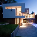 Casa Kew / Vibe Design Group - Casas, Patio interior, Fachada
