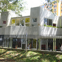 Jardín Infantil Pajarito La Aurora / Ctrl G + Plan:b arquitectos - Kindergarten, Jardín, Fachada