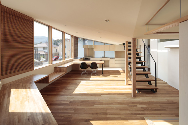 Casa de Bancos y Techo / Masao Yahagi Architects - Imagen 18 de 27