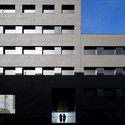 © FG + SG - Fernando Guerra, Sérgio Guerra Viviendas 0500EET Entroncamento / Belém Lima Arquitectos - Apartamentos, Fachada, Puerta