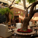 © Patrick Lopez Restaurante Bistro / Metarquitectura - Restaurant, Patio interior, Mesas, Sillas