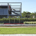© Alessandra Okazaki Casa Atami / Marcos Bertoldi Arquitetos - Casas, Jardín, Fachada