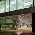 Milstein Hall / OMA - Remodelaciones, Fachada, Fijación Vigas