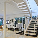 Casa Pernambuco / FCstudio - Casas, Escaleras, Fijación Vigas, Barandas, Fachada, Sillas, Mesas