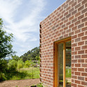 © Adria Goula Casa 712 / H Arquitectes - Casas, Jardín, Fachada, Puerta, Arco